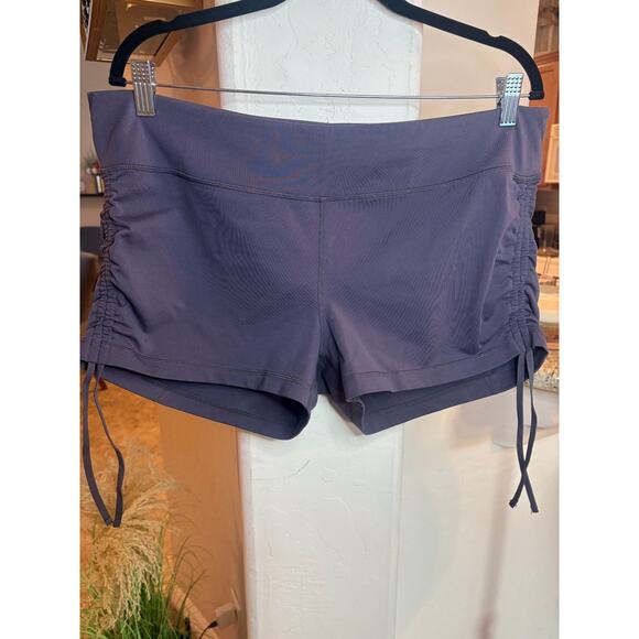 GAPFit The Shorts Ruched Side Hottie Gray Shorts Size XL 10-14 - Picture 1 of 3